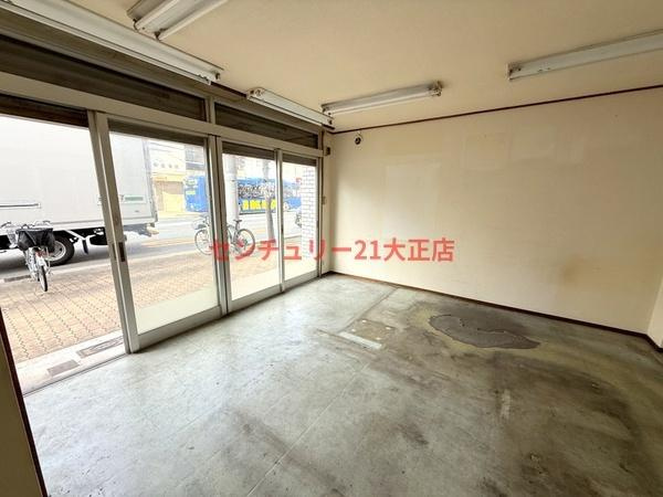 三泉ハイツの洋室