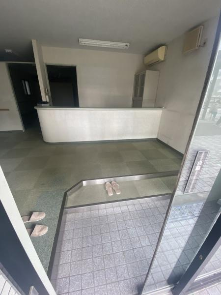 鶴町4丁目店舗の内装|入口