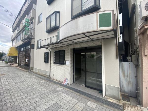 鶴町4丁目店舗のエントランス