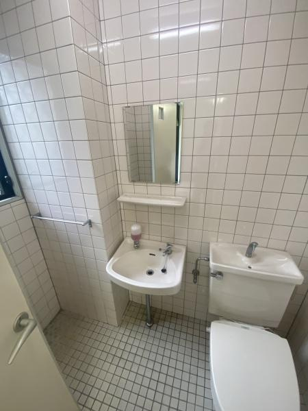 鶴町4丁目店舗の洗面所