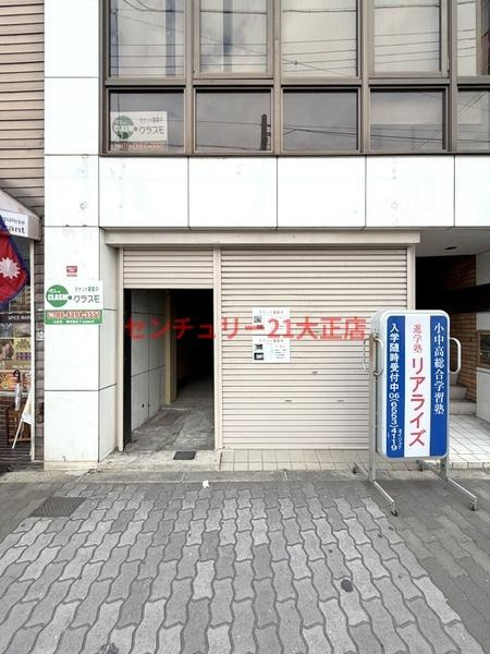 ダイガビルの玄関