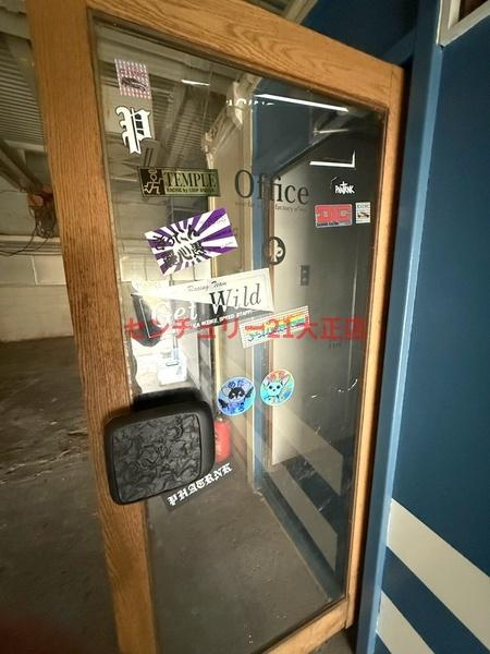 鶴町1丁目倉庫・軽作業場の玄関