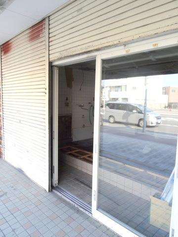 日海ハイツのエントランス