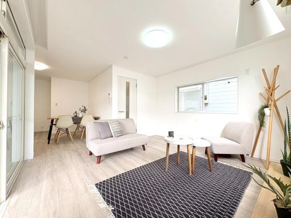 藤沢市片瀬２丁目の中古一戸建の居間・リビング