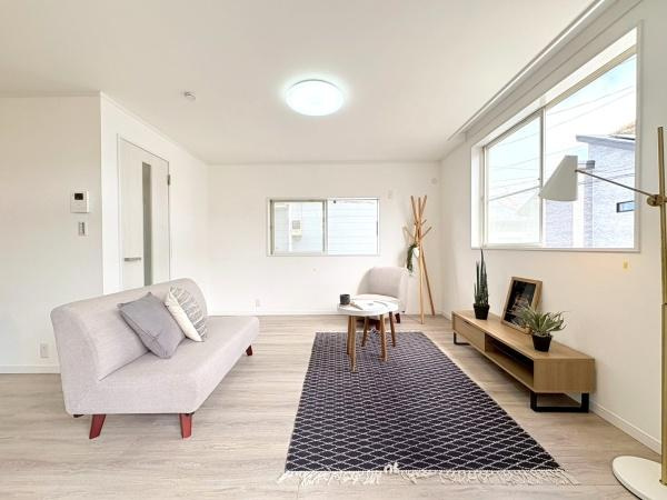 藤沢市片瀬２丁目の中古一戸建の居間・リビング