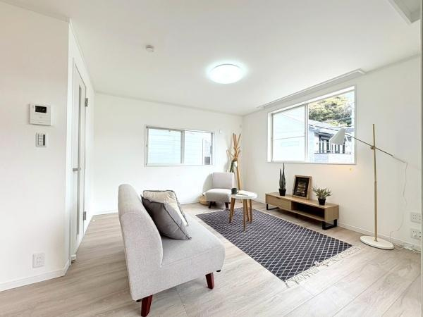 藤沢市片瀬２丁目の中古一戸建の居間・リビング