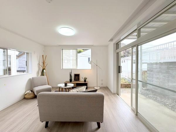 藤沢市片瀬２丁目の中古一戸建の居間・リビング