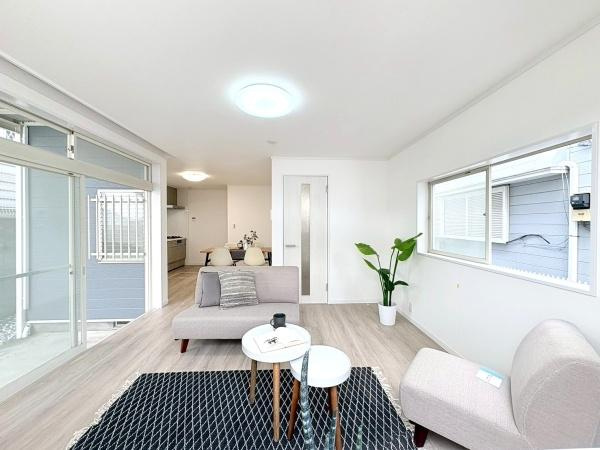 藤沢市片瀬２丁目の中古一戸建の居間・リビング