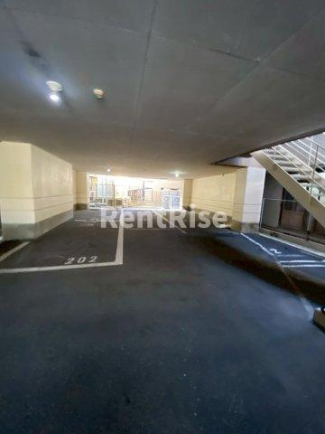 サンローズ八幡の駐車場