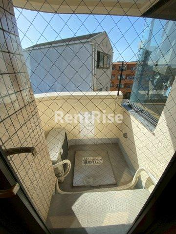 サンローズ八幡のエントランス