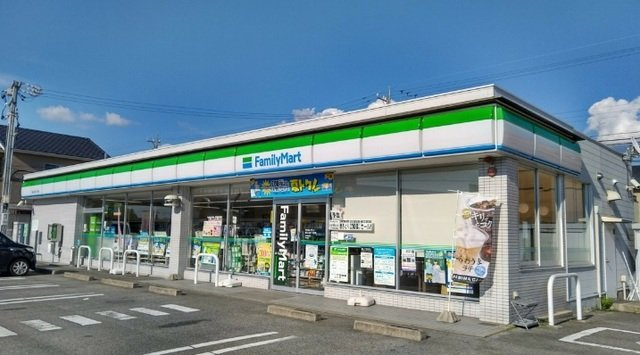 アンジュの周辺|ファミリーマートまで94m