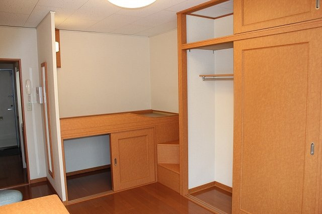 レオパレスドゥマン姉崎の居間・リビング