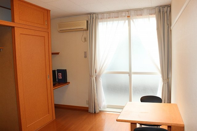 レオパレスドゥマン姉崎の居間・リビング