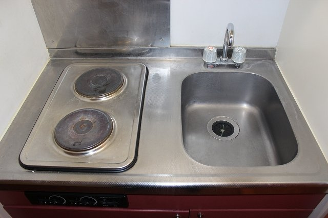レオパレスドゥマン姉崎のキッチン|2口電気コンロ
