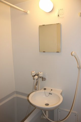 レオパレスドゥマン姉崎の浴室|浴室乾燥機付き