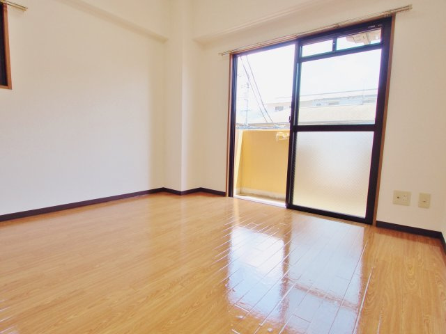 シャンス増岡の洋室