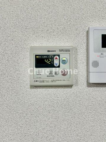 ストーク両国秀山の発電・温水設備|【給湯リモコン】外での一日を忘れさせてくれるオートバス機能でお好みの湯量・温度に調整された浴槽。