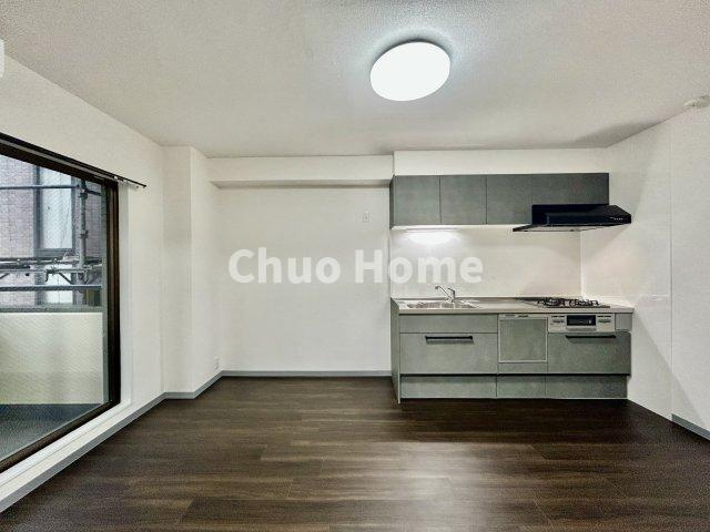 ストーク両国秀山の居間・リビング|【居間・リビング】「ＬＤＫは家族団らんをデザイン」広いＬＤＫでは家族が集まり一緒の時間を過ごせる工夫がされております。何気ない一日の当たり前のひとコマがいつか一生の宝物になります