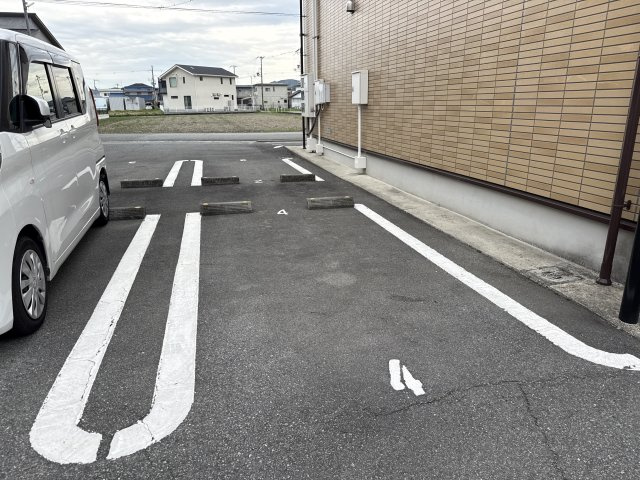フェリア香呂Ｂの駐車場