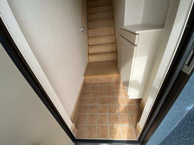 ワイズ　コンブリオⅣの玄関