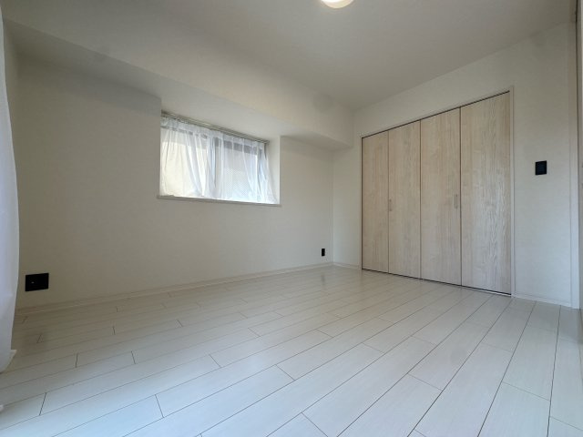 【洋室】 | アーバンパレスアクス大濠☆仲介手数料無料☆ | 各居室に窓があり、通風・採光ともに良好です。プライベートな時間もゆったりと快適に過ごせる設計になっています。