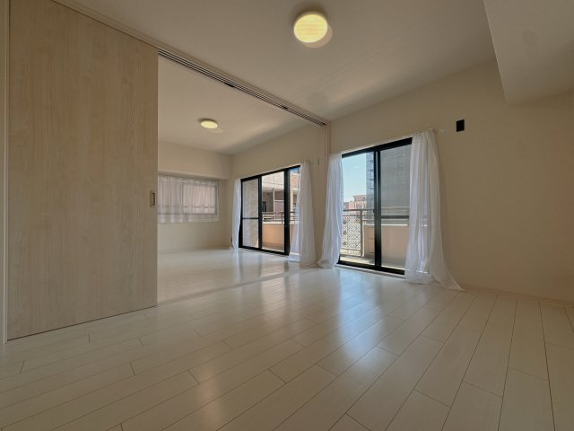 【その他】 | アーバンパレスアクス大濠☆仲介手数料無料☆ | 隣接するお部屋を開放すれば、より広々とした大空間として多目的に活用いただけます。