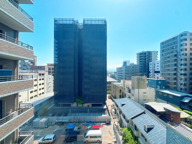 【展望】 | アーバンパレスアクス大濠☆仲介手数料無料☆ | 管理体制が良好で、エントランスや廊下などの共用部分は常にきれいに保たれています。住まう方の満足度を高める、落ち着きと気品に満ちた住環境です。
