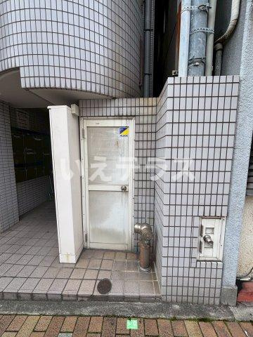 サンハイツ弐番館のエントランス