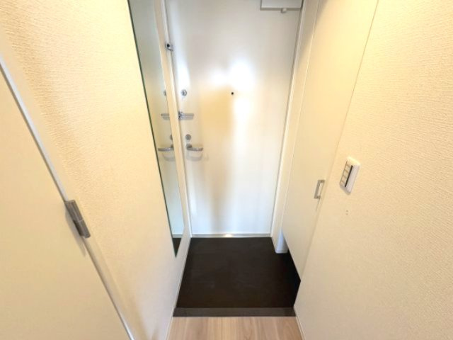 セレニテ元町アリエの玄関