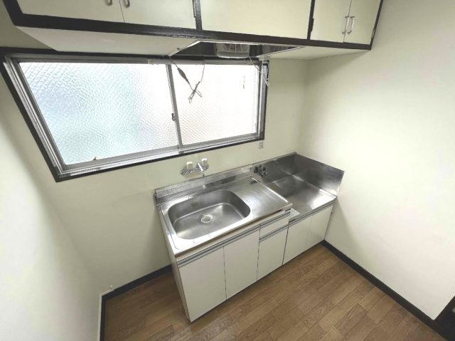 コーポ橘のキッチン|コンパクトなキッチンで掃除もラクラク