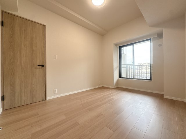 【洋室】 | 原パーク・ホームズ☆仲介手数料無料☆ | 居住スペースをしっかり確保した、家具配置のしやすい機能的なレイアウト。帰宅後、一人の時間をゆったりと贅沢に過ごせる落ち着いた空間です♪
