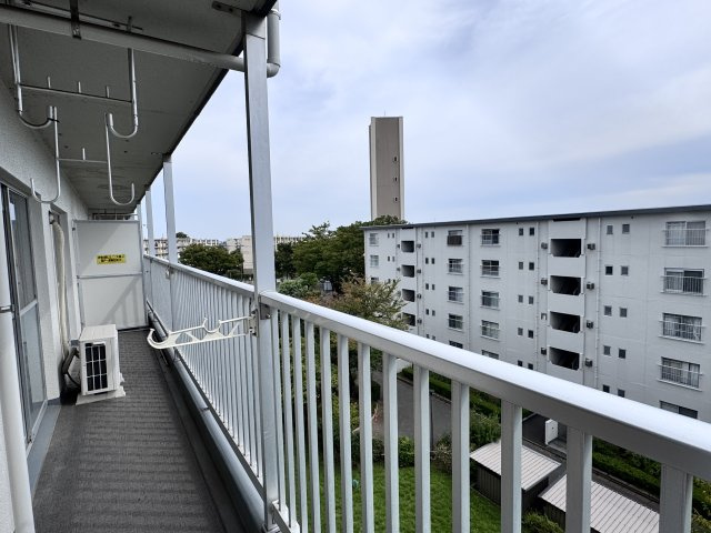 芝中団地ロ-2のバルコニー|開放的で明るい空間を演出してくれるバルコニーです