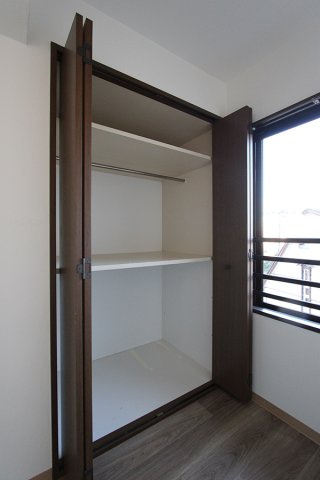 飯能市柳町の賃貸マンションの洋室|7帖の洋室：収納