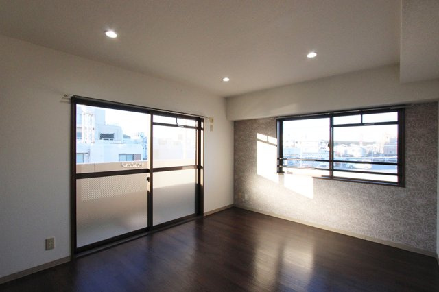 飯能市柳町の賃貸マンションの洋室|洋室8帖：LDK側