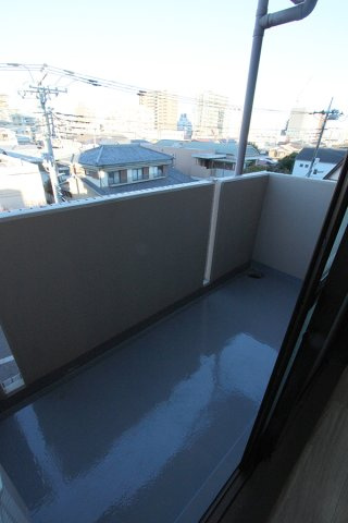 飯能市柳町の賃貸マンションのバルコニー|洋室側バルコニー