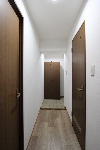 飯能市柳町の賃貸マンションの玄関|玄関廊下部