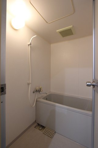 飯能市柳町の賃貸マンションの浴室|日々の暮らしに欠かせないお風呂です