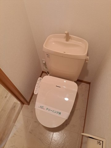 【トイレ】 | プラムガーデン | キレイな個室空間です