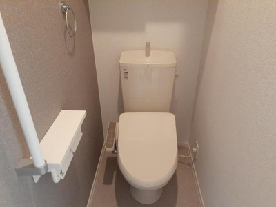 【トイレ】 | シャンテ・フルール | ゆったりとした空間のトイレです