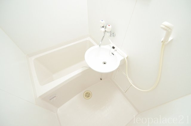 レオパレストゥイン　コメットの浴室|備品や設備仕様は号室等により異なります現地をご確認下さい。　