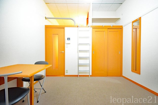 レオパレストゥイン　コメットの居間・リビング|備品や設備仕様は号室等により異なります現地をご確認下さい。　