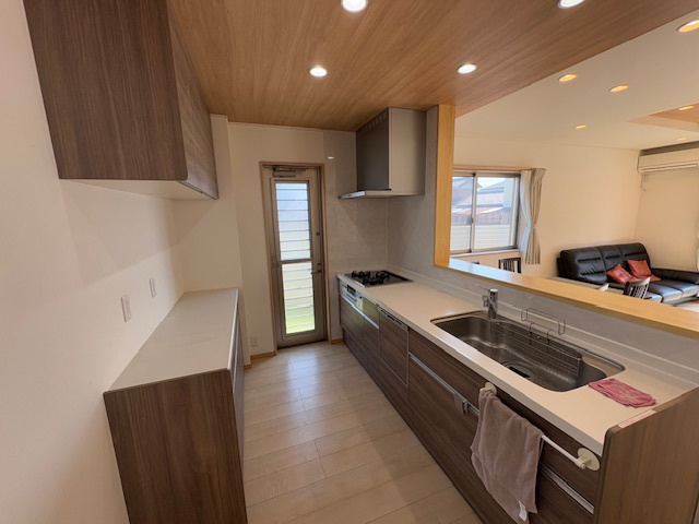 藤岡市森　中古2800のキッチン|コンパクトなキッチンで掃除もラクラク