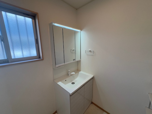 藤岡市森　中古2800の独立洗面台|独立洗面台あり、毎朝おしゃれに忙しい女性の方におすすめです