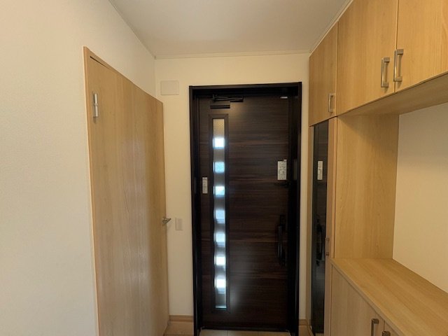 藤岡市森　中古2800の玄関|収納もある玄関です