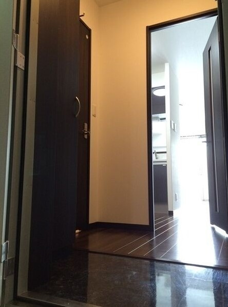 アンプルールフェール　ボルドゥルーⅡの玄関|参考、同建物・反転間取りの号室