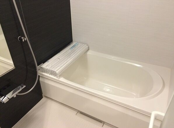 アンプルールフェール　ボルドゥルーⅡの浴室|参考、同建物・反転間取りの号室