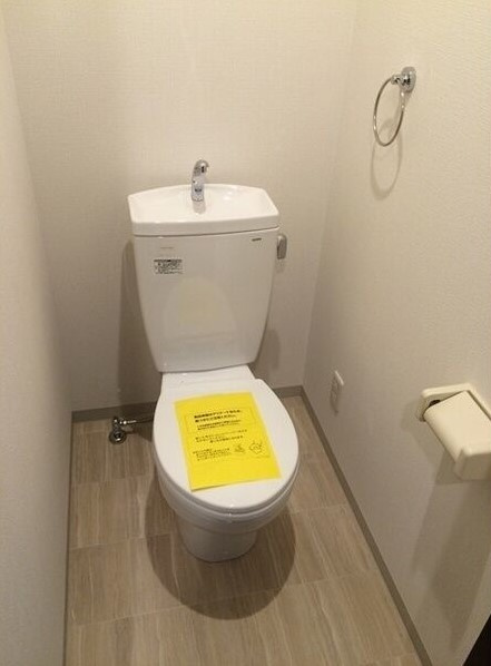 アンプルールフェール　ボルドゥルーⅡのトイレ|参考、同建物・反転間取りの号室