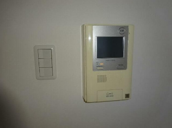 【セキュリティ】 | ラ・ヴェール浜田山 | モニター付きインターホン。