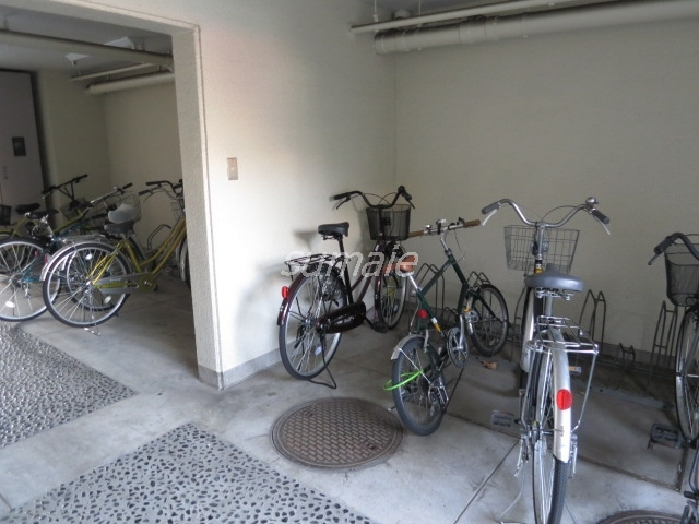 オークヒルズ小豆沢のその他共用部分|嬉しい室内駐輪スペースです☆