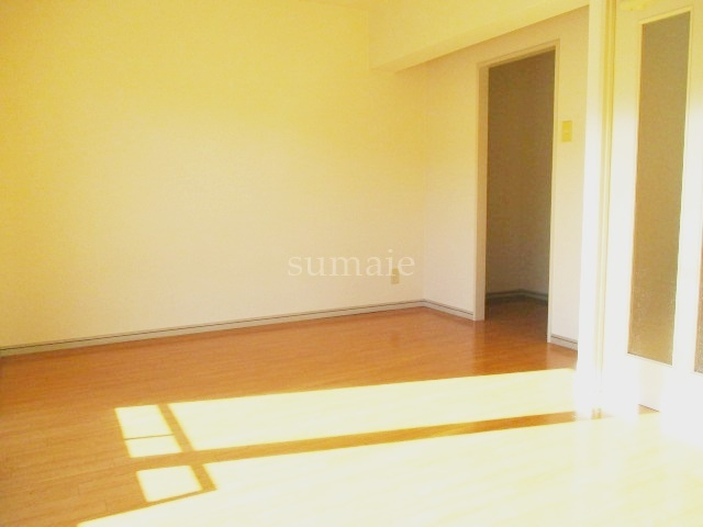 オークヒルズ小豆沢の寝室|7.2帖の居室の床はフローリングです☆